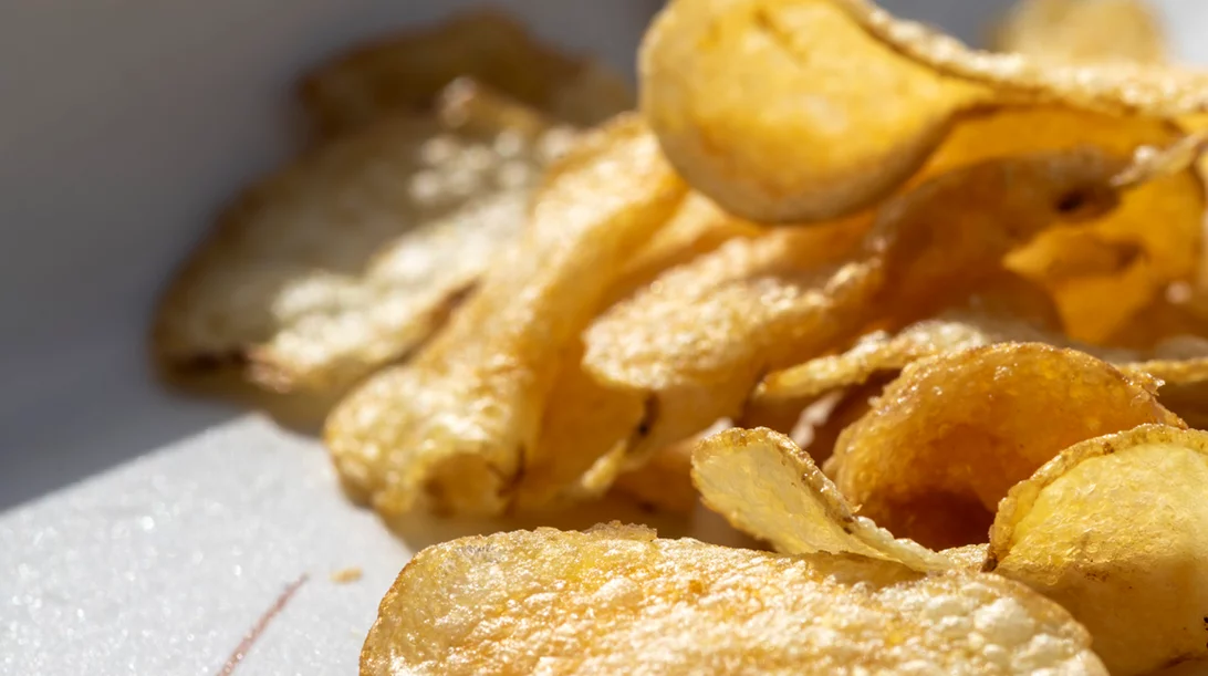 Τι σημαίνει η έντονη λιγούρα για πατατάκια και αλμυρά;