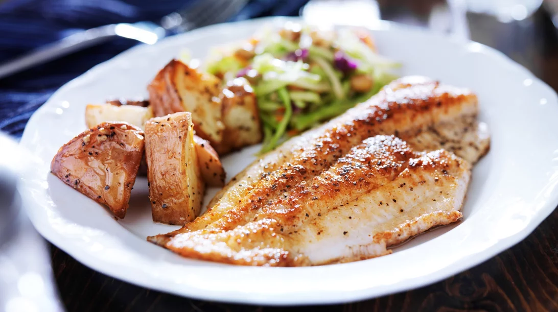 Ψάρι με τυρί ή αυγό: Επιτρέπεται αυτός ο συνδυασμός; - Τι απαντά η διατροφολόγος