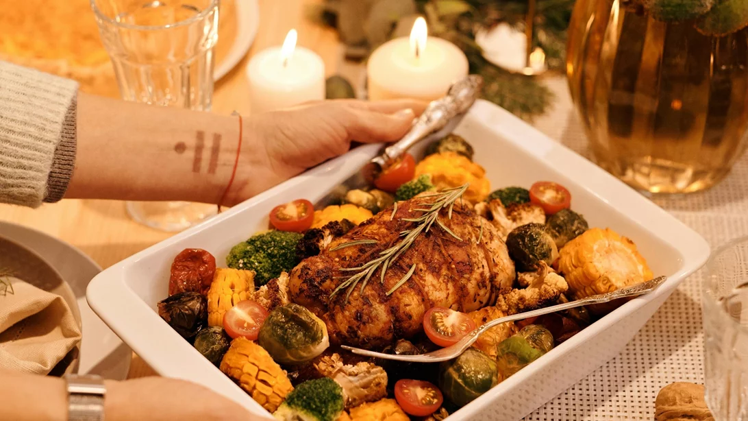 Χριστούγεννα: Tips για να χαρείς τις γιορτές χωρίς έγνοια για τη ζυγαριά