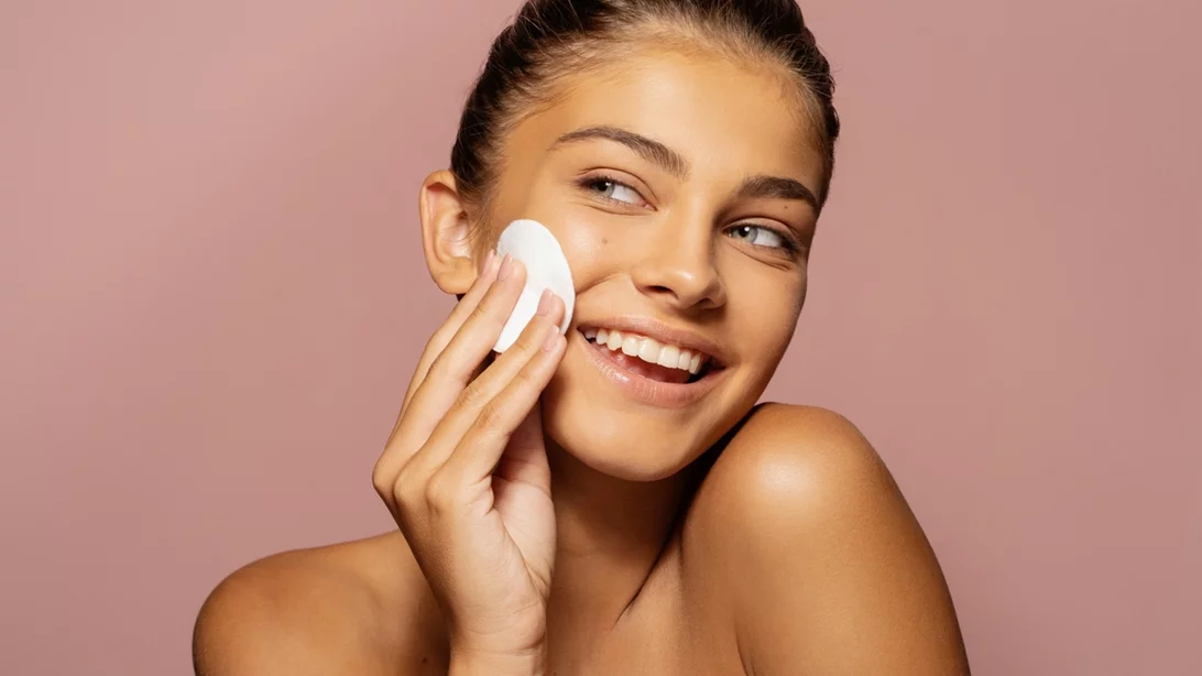 Αφαίρεσε την αδιάβροχη mascara χωρίς τρίψιμο: Το hack που κάνει τη διαφορά