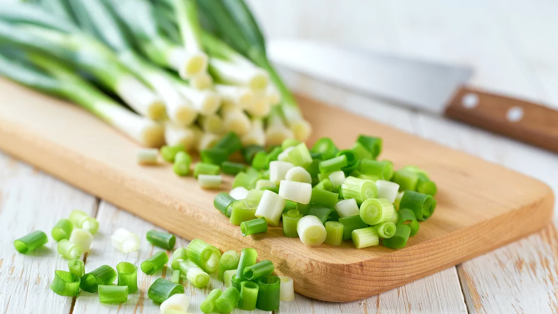 Πράσο ή φρέσκο κρεμμυδάκι: Πώς να τα ξεχωρίζεις και πώς να χρησιμοποιείς το καθένα σωστά
