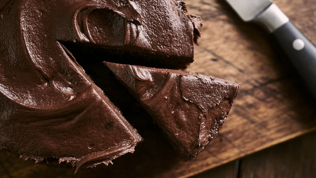 Ζουμερή σοκολατόπιτα με μήλο - χωρίς αλεύρι και χωρίς βούτυρο