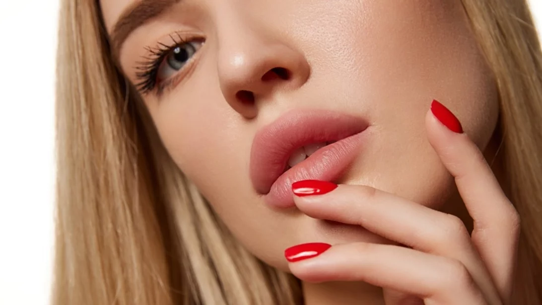 6 κόλπα για να παρατείνεις τη διάρκεια των fillers χειλιών σου