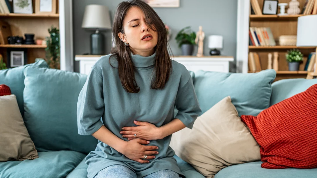 Τι βοηθά πραγματικά στη δυσκοιλιότητα; 8 επιστημονικά τεκμηριωμένες λύσεις