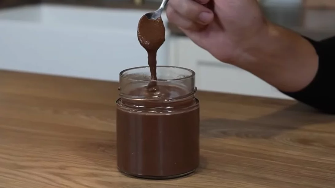 Λαχταριστή σπιτική πραλίνα φουντουκιού χωρίς ζάχαρη - μόνο 4 υλικά