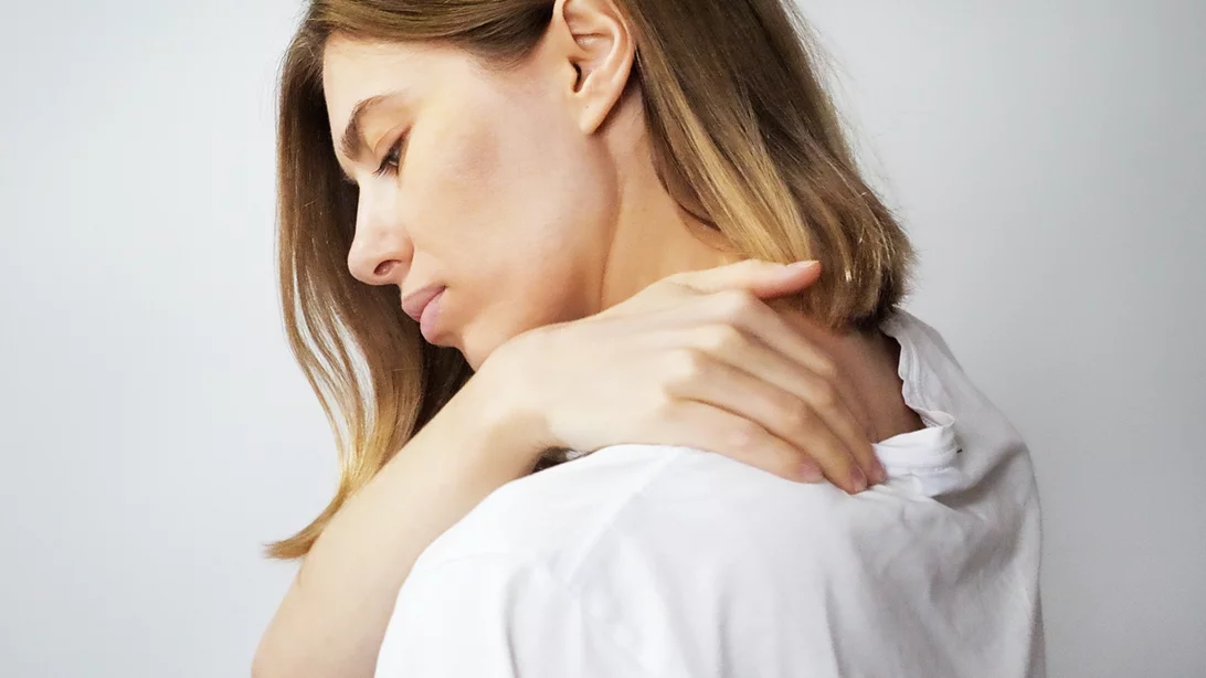 Ώμος και γόνατο: Οι αρθρώσεις που κουράζονται πρώτες – Τι μπορείς να κάνεις