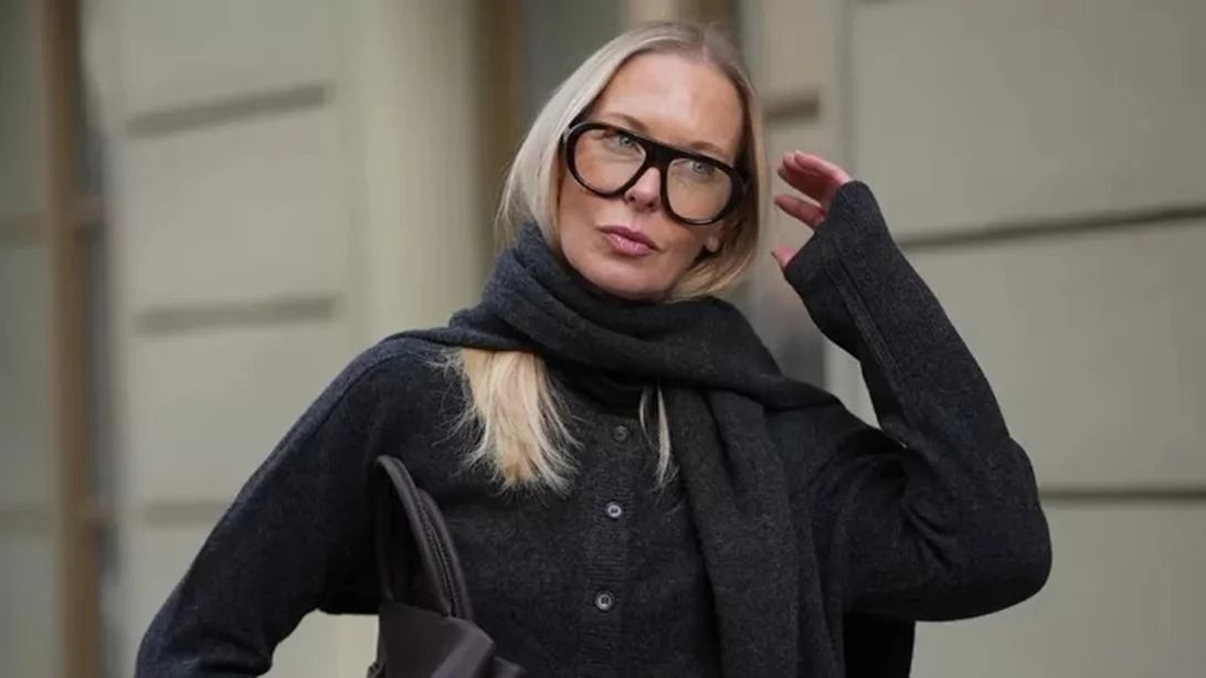 Γκρίζα μαλλιά: Ο οδηγός μετάβασης από τη βαφή στο φυσικό χρώμα