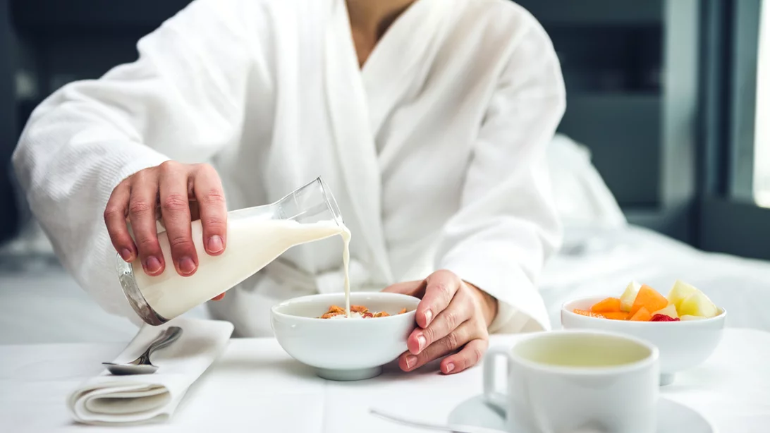 Αγελαδινό ή κατσικίσιο γάλα, κεφίρ, χωρίς λακτόζη: Ποιο είναι το καλύτερο;