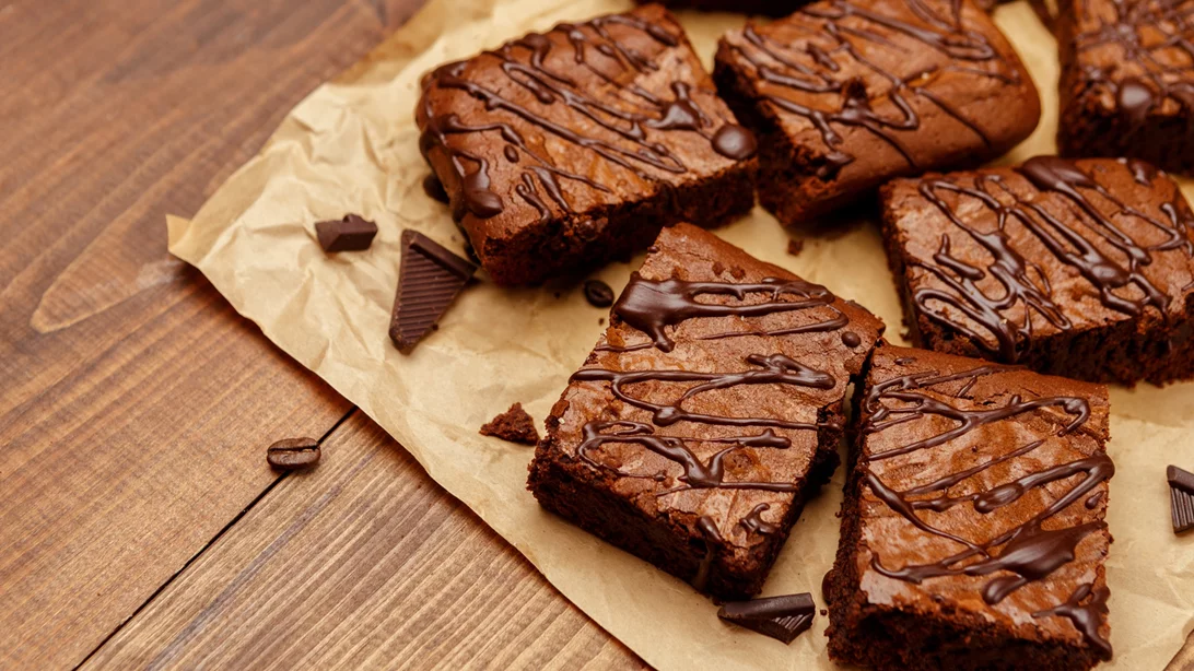 Brownies μήλου που θα "εξαφανιστούν" στο λεπτό - χωρίς ζάχαρη, χωρίς κόπο