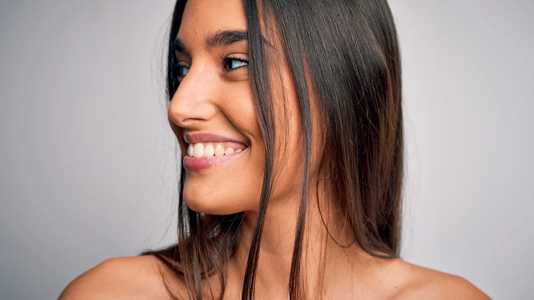 Δεν έχει το hype που του αξίζει, όμως αυτό το έλαιο υπόσχεται τα πιο πυκνά και μακριά μαλλιά που είχες ποτέ