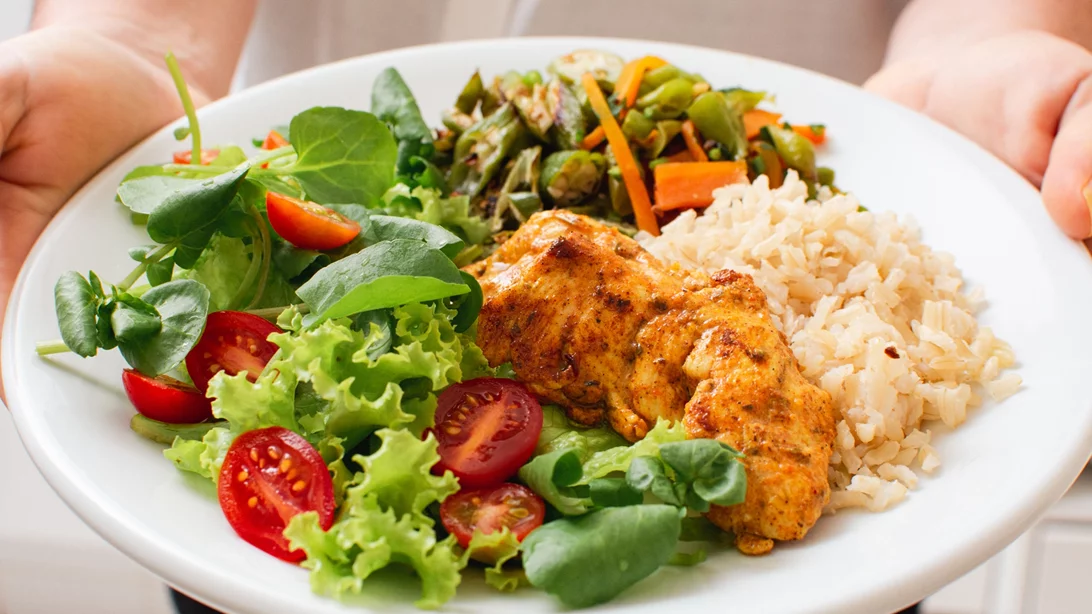 Οι 4 καλύτερες δίαιτες για αδυνάτισμα, σύμφωνα με διαιτολόγο