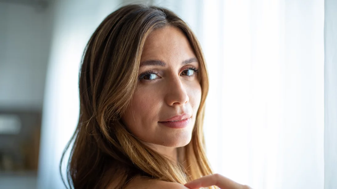 Λεπτές γραμμές στο πρόσωπο: Το εύκολο tip για να τις μειώσεις αισθητά