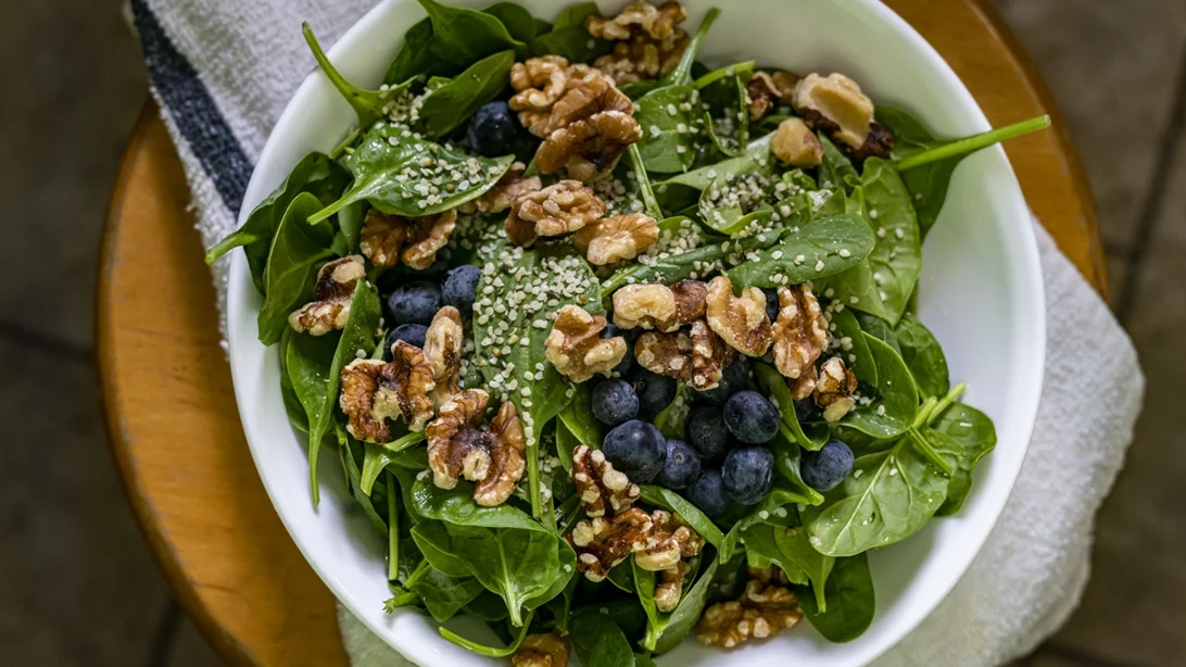 Πρωτεΐνη vs. φυτικές ίνες: Τι πρέπει να προτεραιοποιήσεις στη διατροφή σου;