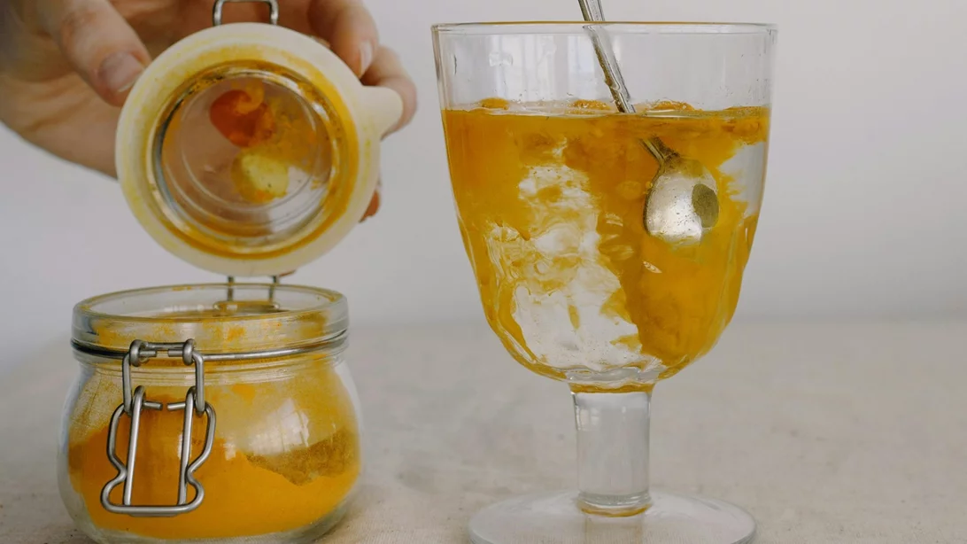 Μπορεί ο κουρκουμάς να βοηθήσει στην απώλεια βάρους; Η απάντηση των ειδικών