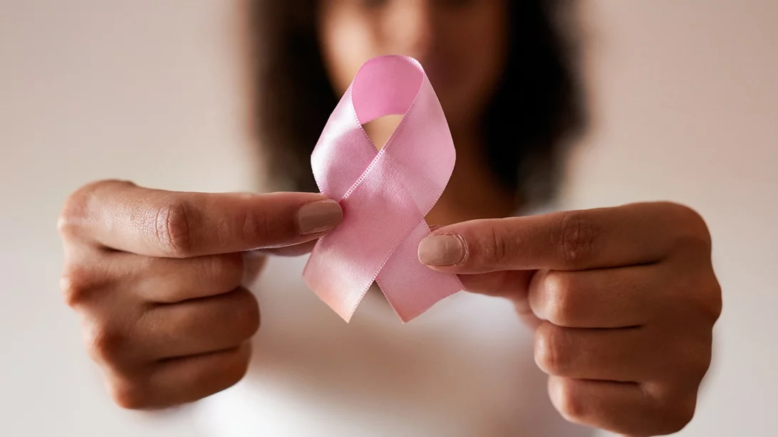 "Αυτό είναι το σημάδι σου": Η εκστρατεία που θυμίζει σε κάθε γυναίκα να κάνει τον έλεγχο μαστού της