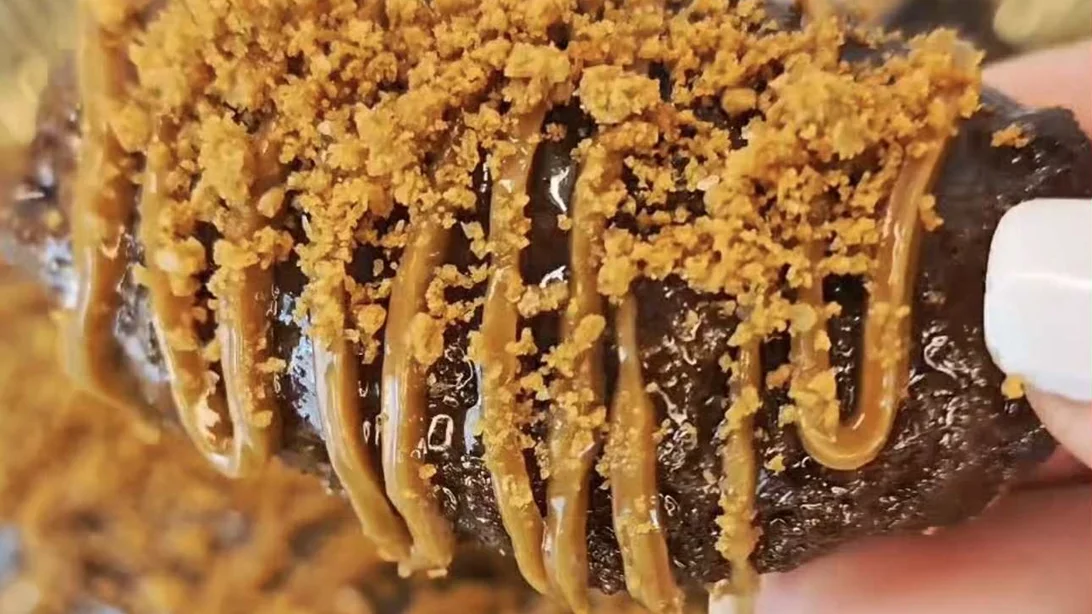 Η πιο γευστική συνταγή για τα να φτιάξεις τα viral μελομακάρονα Lotus