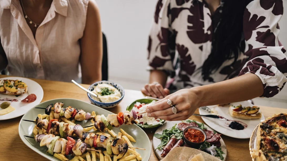 Τρεις τροφές που πρέπει να μειώσεις για την υγεία του εντέρου