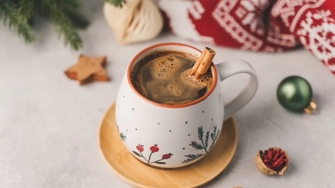 Το συστατικό που θα βάλεις στον καφέ και θα κρατήσει μακριά τις λιγούρες