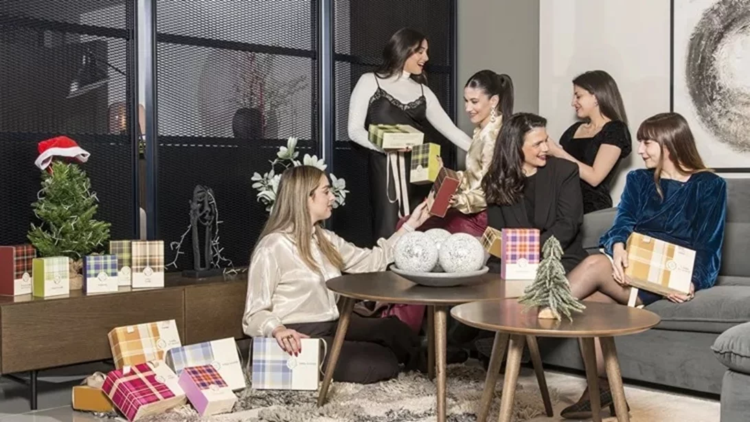 Wear the Joy Of Nature: Το secret Santa των Miss Bloomers όρισαν τα πιο εντυπωσιακά body care gift sets