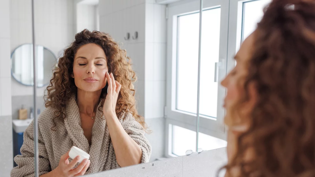 Οι καλύτερες ενυδατικές κρέμες ματιών με λιγότερα από 15 ευρώ