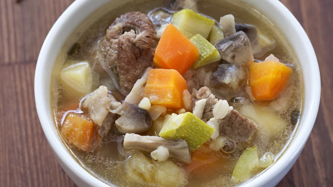 Πεντανόστιμη κρεατόσουπα: Μοσχαράκι βραστό με λαχανικά