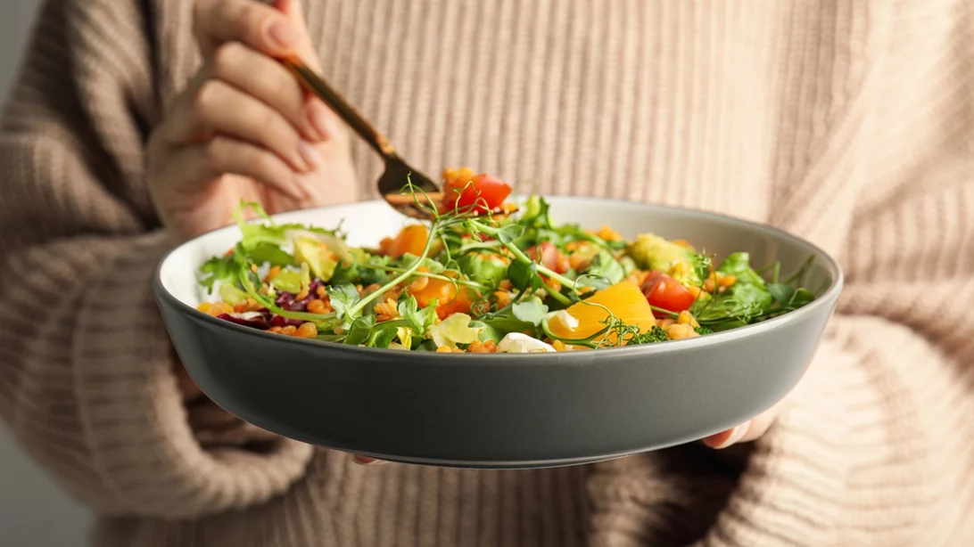 Το πιο συχνό λάθος στην ώρα φαγητού που επηρεάζει χοληστερίνη και καρδιά