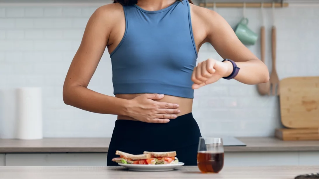 Διαλειμματική νηστεία: Τι είναι και γιατί να τη δοκιμάσεις