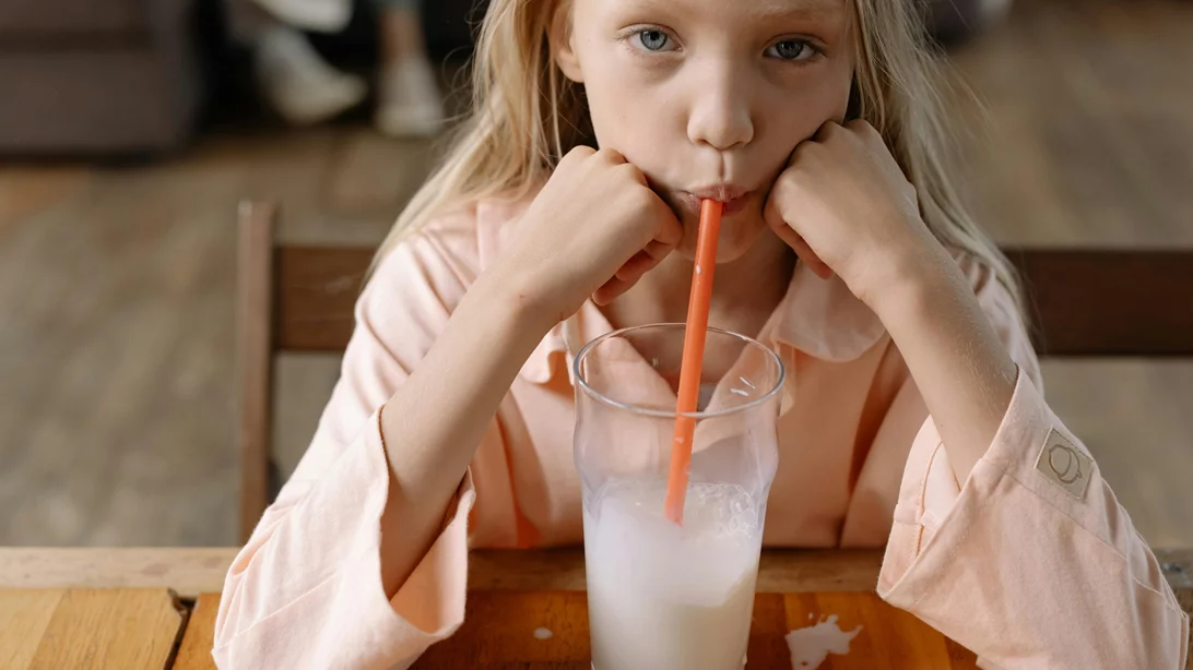 Χαμηλών λιπαρών ή όχι; Ποιο γάλα είναι τελικά καλύτερο για τα παιδιά;