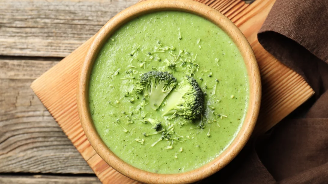 Detox στο σπίτι: Αναζωογωνήσου φυσικά με τη σούπα αποτοξίνωσης "Evergreen Soup"