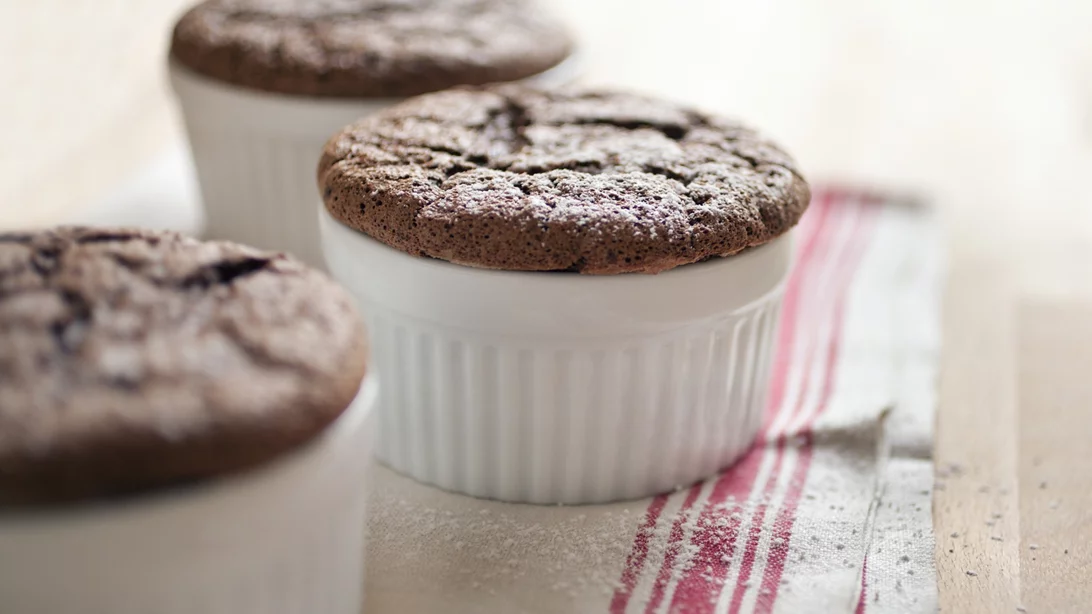 Σοκολατένια σουφλεδάκια για δυσκοιλιότητα - Ενεργοποιούν το έντερο με 3 υλικά