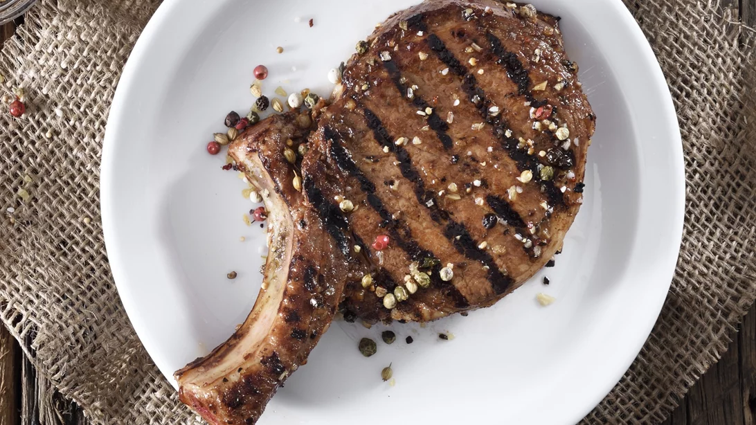 Άπαχο χοιρινό ή με λίπος; Ποιο κρέας "χτίζει" καλύτερα τους μυς μετά την προπόνηση