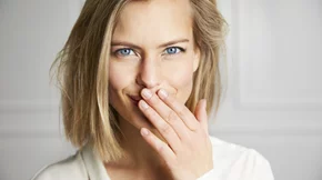 3 τρόποι να αντιμετωπίσεις τις cringe επιθέσεις τού μυαλού σου