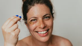 To serum που "ορκίζονται" οι skin experts για φυσική αύξηση του κολλαγόνου