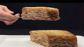 Ζουμερή μηλόπιτα χωρίς ζύμη και χωρίς αυγά - Έτοιμη σε λίγα λεπτά