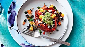 Γλυκοπατάτες με μαύρα φασόλια, πορτοκάλι και φέτα