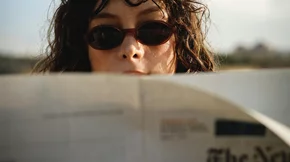 Τι είναι το "Σύνδρομο του Aπατεώνα" και πώς να το νικήσεις πριν καταστρέψει την αυτοπεποίθησή σου