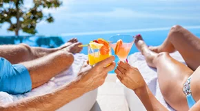 Ποιοι είναι οι κίνδυνοι όταν πίνουμε αλκοόλ το καλοκαίρι;