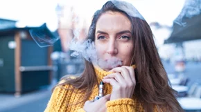 Νέα έρευνα: Η πιθανή επίδραση του ηλεκτρονικού τσιγάρου στην COVID-19