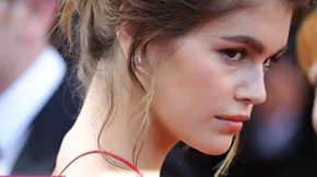 Ξέχνα (για λίγο) τα lip balms: Τα lip oils είναι η νέα τάση στην ενυδάτωση των χειλιών μας