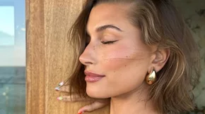 Ξέχασε τα nude μανικιούρ! Αυτή είναι η νέα μεγάλη τάση στα νύχια