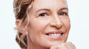 Tα προϊόντα μακιγιάζ που δεν κολακεύουν καμία γυναίκα άνω των 50