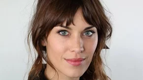 "Κόβει χρόνια": Το έξυπνο κούρεμα που κρύβει τις ρυτίδες