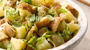 Λεμονάτη πατατοσαλάτα χωρίς μαγιονέζα - Η καλοκαιρινή εκδοχή που έψαχνες