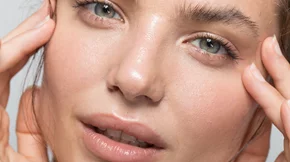 Instant hydration: 3 πανεύκολοι τρόποι για άμεση ενυδάτωση του προσώπου κατά τη διάρκεια της ημέρας