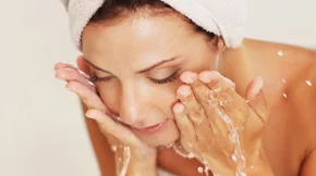 Η ρουτίνα περιποίησης για "τεμπέληδες" - Μόνο με 3 βήματα