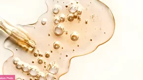 Οροί ομορφιάς που δεν πρέπει να λείπουν από τη ρουτίνα σου