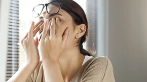 Αυξημένη κορτιζόλη: Συμπτώματα, αιτίες και πότε πρέπει να αντιδράσεις