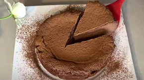 Το πιο viral σοκολατένιο cheesecake με 3 -μόνο- υλικά: Πρέπει οπωσδήποτε να το δοκιμάσεις