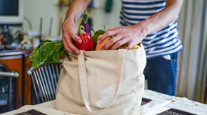 12 τρόφιμα που ΔΕΝ πρέπει να τα αποθηκεύεις μαζί