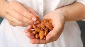 Έξι λόγοι που τα αμύγδαλα είναι το τέλειο σνακ